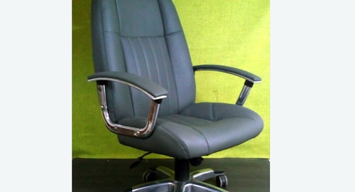 Перетяжка офисного кресла кожей. Рязанский проспект